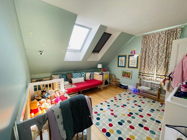 109 Hammond St 109, Cambridge, MA 02138