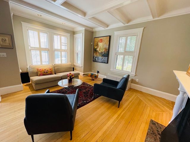109 Hammond St 109, Cambridge, MA 02138