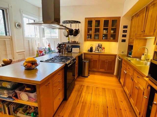 109 Hammond St 109, Cambridge, MA 02138