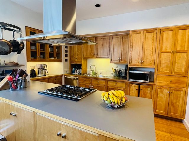 109 Hammond St 109, Cambridge, MA 02138