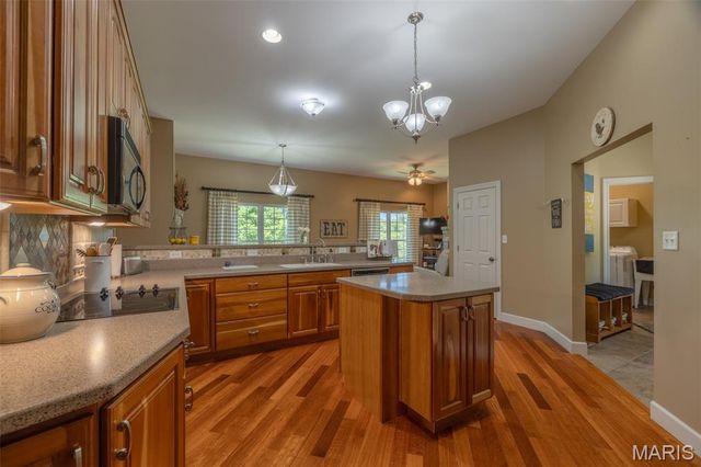 3840 Rooster Ridge Lane, Defiance, MO 63341