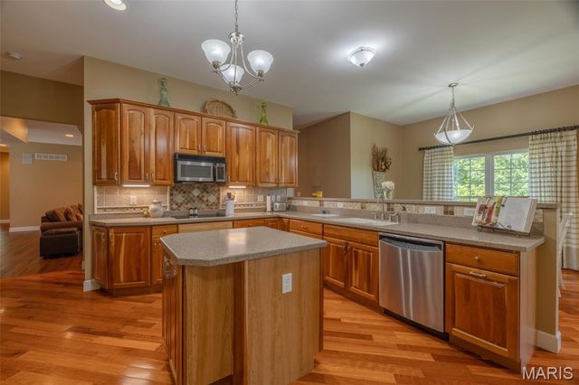 3840 Rooster Ridge Lane, Defiance, MO 63341