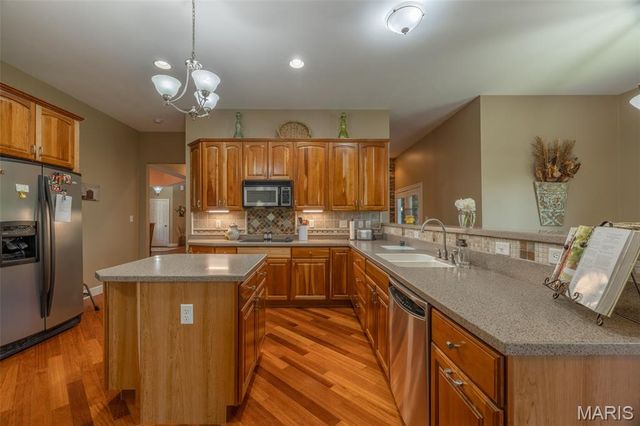 3840 Rooster Ridge Lane, Defiance, MO 63341