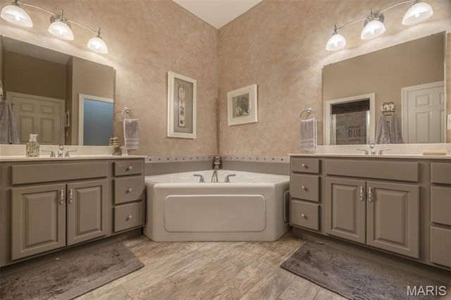 3840 Rooster Ridge Lane, Defiance, MO 63341