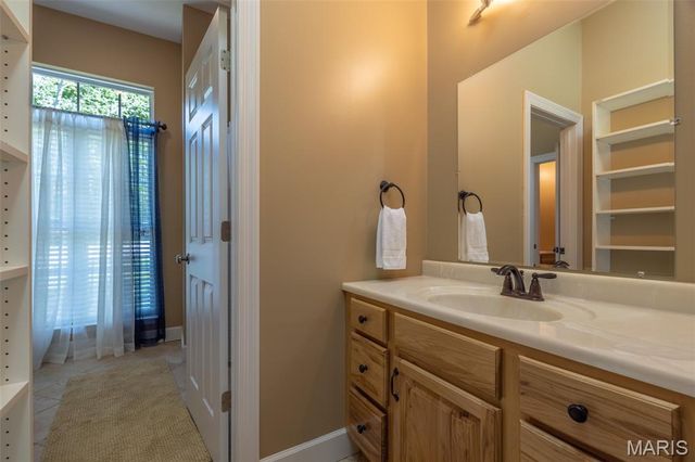 3840 Rooster Ridge Lane, Defiance, MO 63341