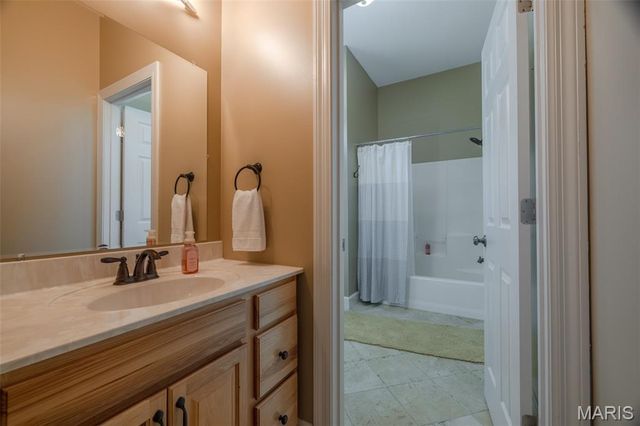 3840 Rooster Ridge Lane, Defiance, MO 63341