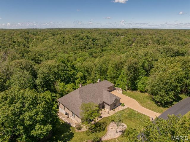 3840 Rooster Ridge Lane, Defiance, MO 63341