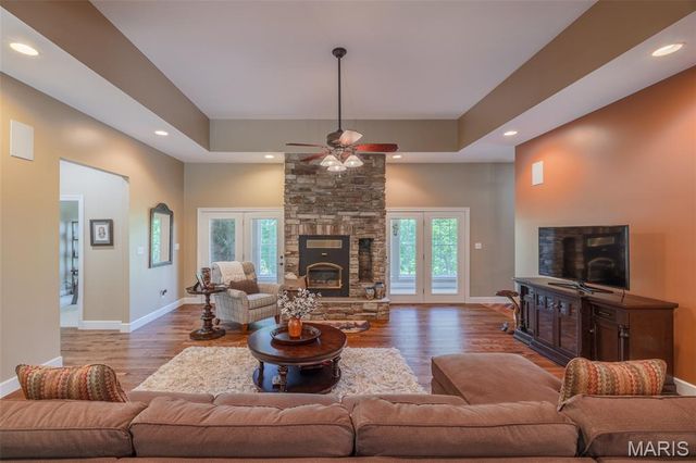 3840 Rooster Ridge Lane, Defiance, MO 63341