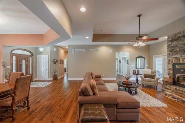 3840 Rooster Ridge Lane, Defiance, MO 63341