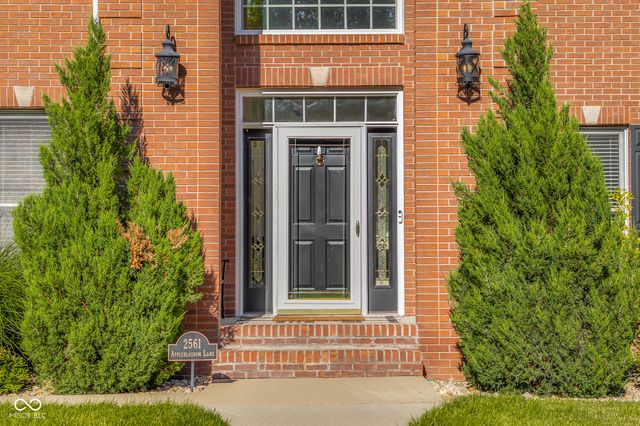 2561 Apple Blossom Lane, Columbus, IN 47201