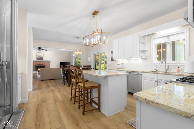 2561 Apple Blossom Lane, Columbus, IN 47201