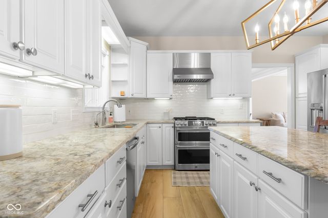 2561 Apple Blossom Lane, Columbus, IN 47201