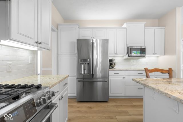 2561 Apple Blossom Lane, Columbus, IN 47201