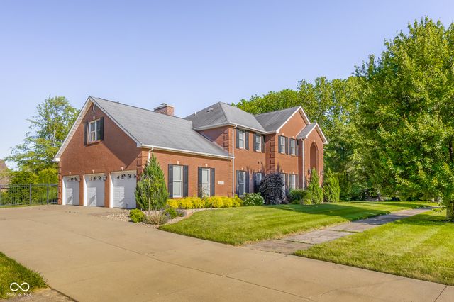 2561 Apple Blossom Lane, Columbus, IN 47201
