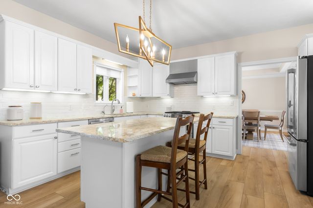 2561 Apple Blossom Lane, Columbus, IN 47201