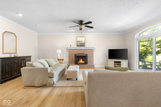 2561 Apple Blossom Lane, Columbus, IN 47201