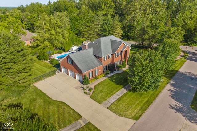 2561 Apple Blossom Lane, Columbus, IN 47201