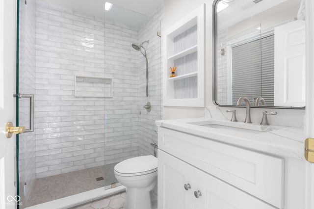 2561 Apple Blossom Lane, Columbus, IN 47201