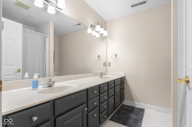 2561 Apple Blossom Lane, Columbus, IN 47201