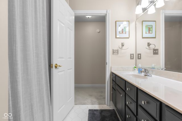 2561 Apple Blossom Lane, Columbus, IN 47201