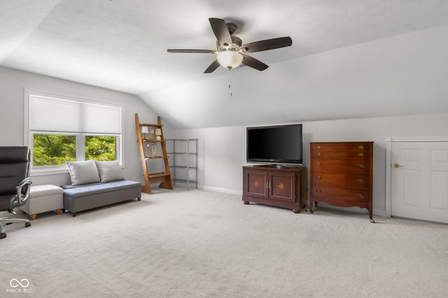 2561 Apple Blossom Lane, Columbus, IN 47201