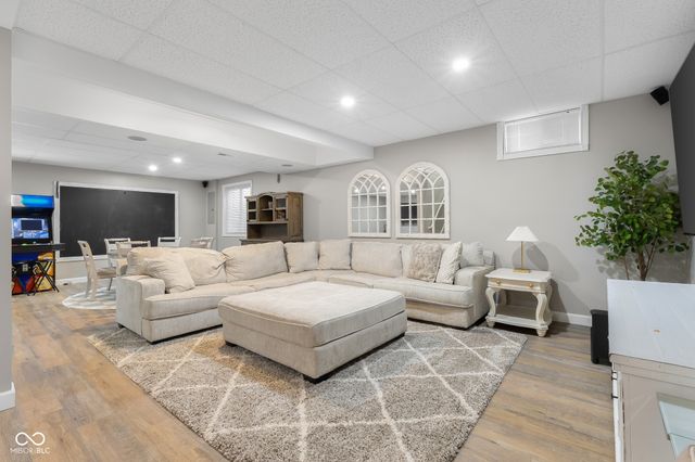 2561 Apple Blossom Lane, Columbus, IN 47201