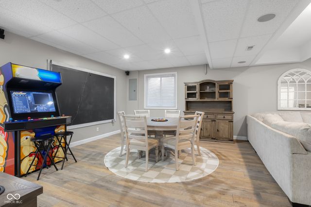 2561 Apple Blossom Lane, Columbus, IN 47201