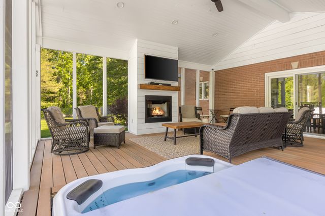 2561 Apple Blossom Lane, Columbus, IN 47201