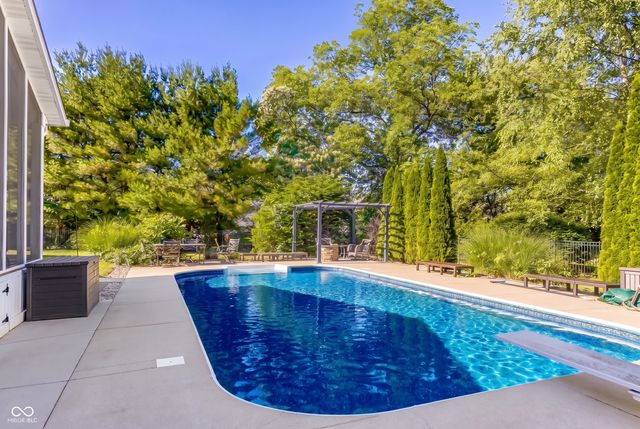 2561 Apple Blossom Lane, Columbus, IN 47201