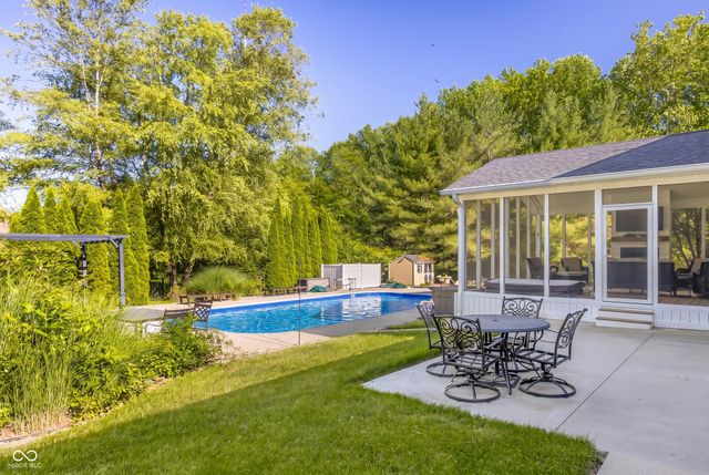 2561 Apple Blossom Lane, Columbus, IN 47201