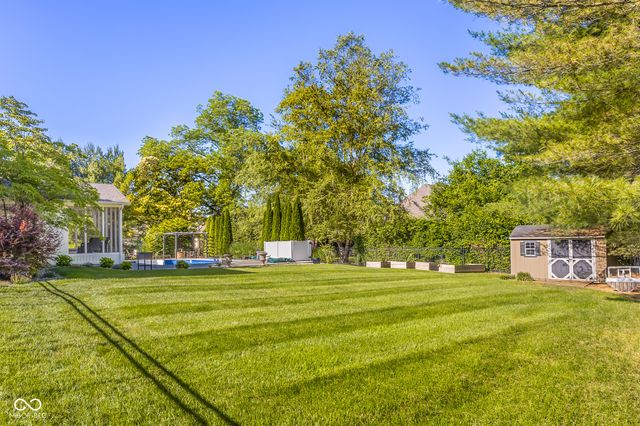 2561 Apple Blossom Lane, Columbus, IN 47201