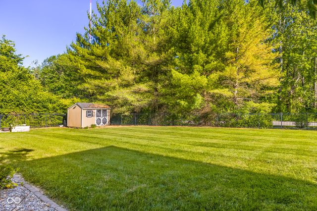2561 Apple Blossom Lane, Columbus, IN 47201