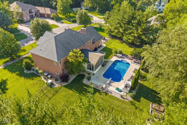 2561 Apple Blossom Lane, Columbus, IN 47201