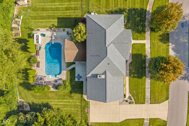2561 Apple Blossom Lane, Columbus, IN 47201