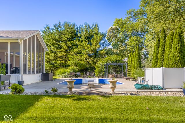 2561 Apple Blossom Lane, Columbus, IN 47201