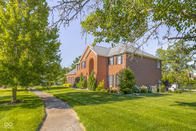 2561 Apple Blossom Lane, Columbus, IN 47201