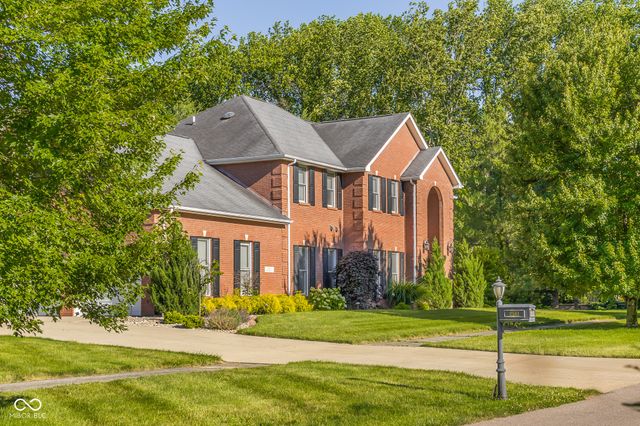2561 Apple Blossom Lane, Columbus, IN 47201