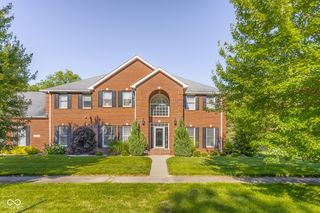 2561 Apple Blossom Lane, Columbus, IN 47201