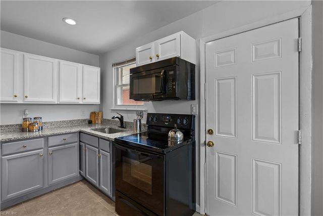 526 Powhatan PW, Hampton, VA 23661