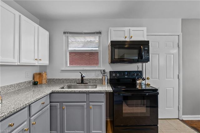 526 Powhatan PW, Hampton, VA 23661