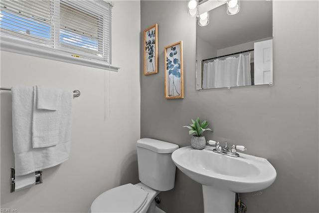 526 Powhatan PW, Hampton, VA 23661
