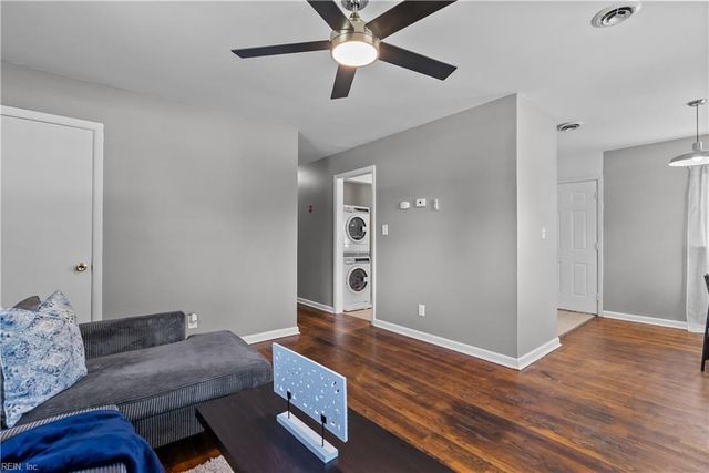526 Powhatan PW, Hampton, VA 23661