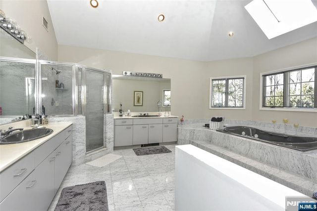 400 Scholar Court, Franklin Lakes, NJ 07417