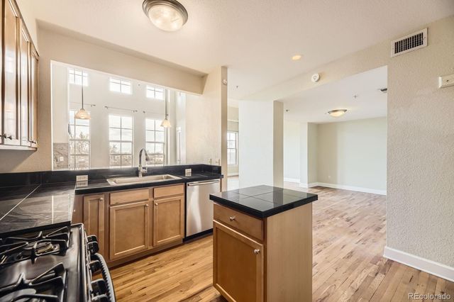 1699 N Downing Street 404, Denver, CO 80218