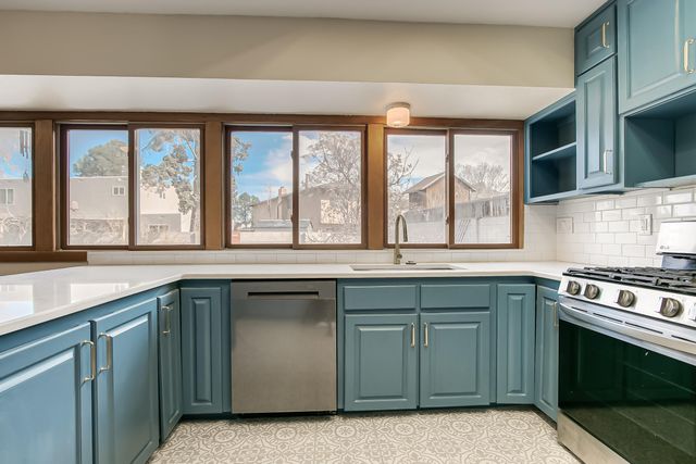 6429 Louise Place NE, Albuquerque, NM 87109