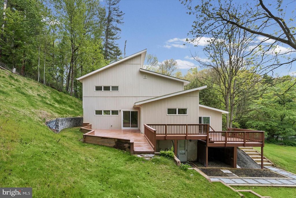 Image 1 of property listing at 2056 BROWN RD, Finksburg, MD 21048