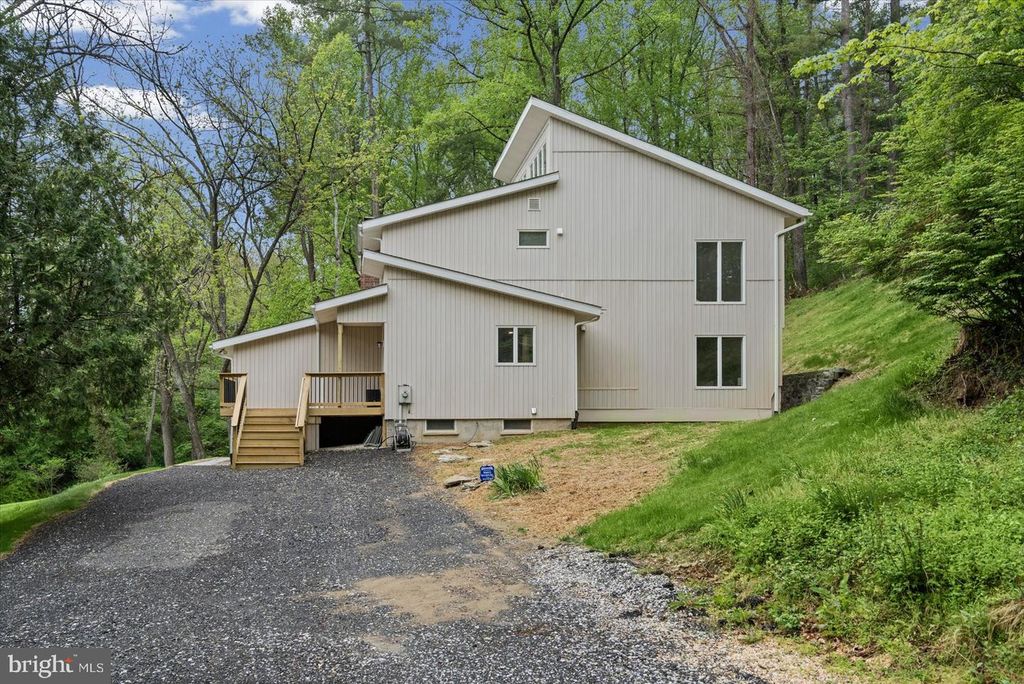 Image 3 of property listing at 2056 BROWN RD, Finksburg, MD 21048
