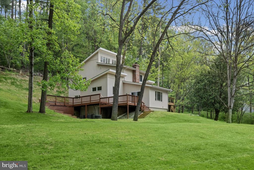 Image 4 of property listing at 2056 BROWN RD, Finksburg, MD 21048