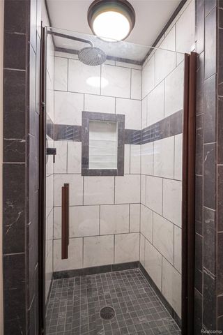 207 Woodbine Drive, Milford Charter Township, MI 48380