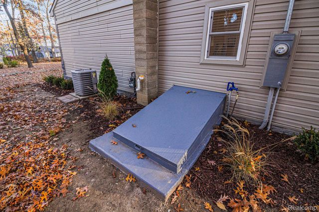 207 Woodbine Drive, Milford Charter Township, MI 48380